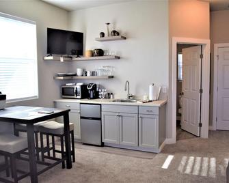 Monthly Discounts!! ~ The Cliff House A In Mcminnville, Oregon's Wine Country - McMinnville - Kitchen