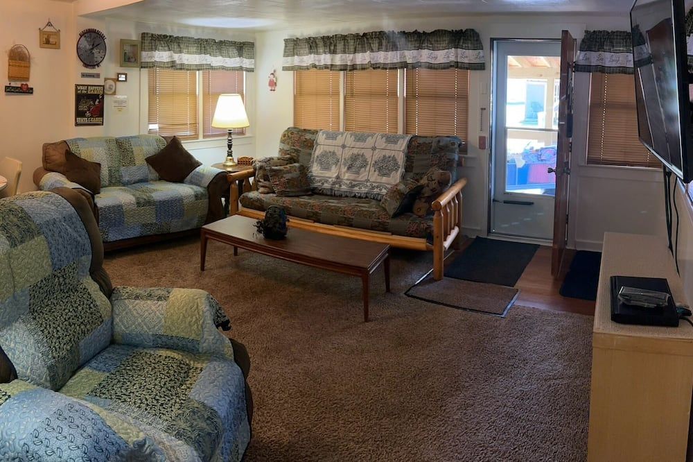 Birchwood Resort & Campground - Cadillac - Wohnzimmer