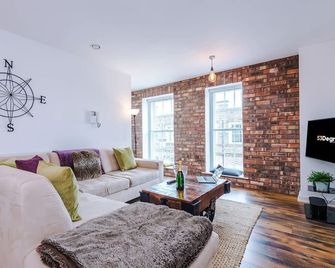 New Stunning City Centre Flat Amazing Location - Chester - Living room