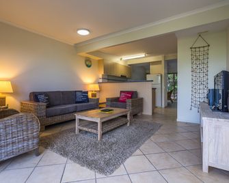 Pandanus Palms Holiday Resort - Point Lookout - Sala de estar