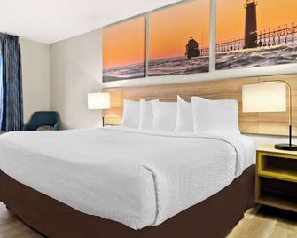 Days Inn & Suites by Wyndham Warren - Warren - Спальня