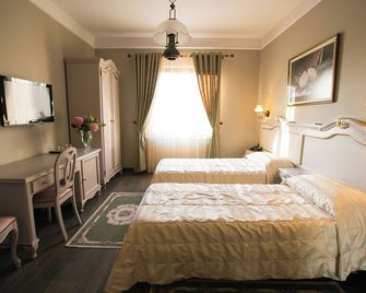 فندق فيكتوريا تيرانا - تيرانا - غرفة نوم