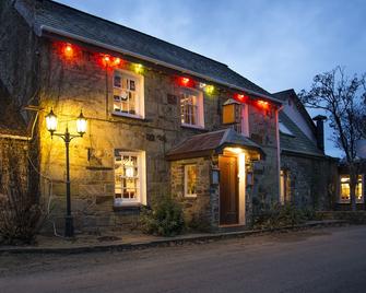 Trewern Arms Hotel - Newport - Gebäude