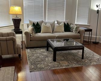 124 Garden: no stairs, central spot in Downtown Savannah - Savannah - Sala de estar
