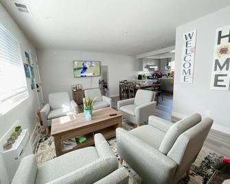 New Remodeled- 3B2B close to Beach/ LAX/ South Bay - Gardena - Living room