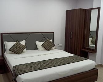 Hotel Stone Park Bhagalpur - Bhāgalpur - Bedroom
