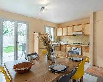 Wonderful villa for 6 guests with WIFI, TV, terrace, pets allowed and parking - Denneville - Cocina