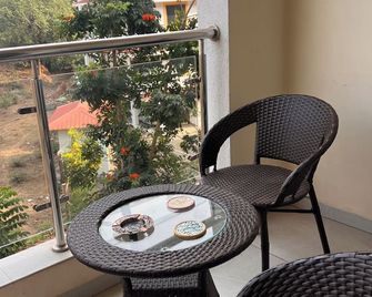 Charming boho 2-bedroom apartment in quiet part of Candolim - Candolim - Balcony