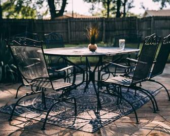 Dunes Escape - Minutes from Indiana Dunes National Park - Gary - Patio