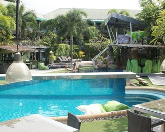 Momento Resort - Pattaya - Pool