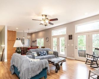 Hilltop Mountain Retreat - Connelly Springs - Sala de estar