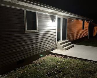 Clean quite 3 bd 2 bath home in great location fully remodeled - Elizabethtown - Outdoors view