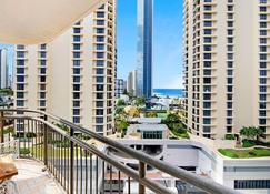 Central Getaway With Ocean Views - Surfers Paradise - Balcon