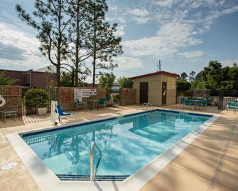 TownePlace Suites by Marriott Southern Pines Aberdeen - Aberdeen - Piscina