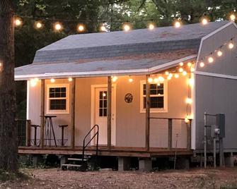 East TX Cozy Cabin w/ gated access - Palestine