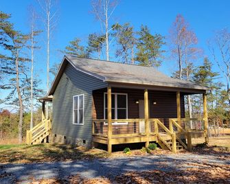 New cabin- access to horse trails, Pilot Mtn & Hanging Rock St. Pks - Pinnacle - Building