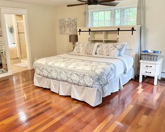 Lake Home! Hot Tub, Gym, Freegolf Cart, 2 Kitchens - Waterboro - Habitación
