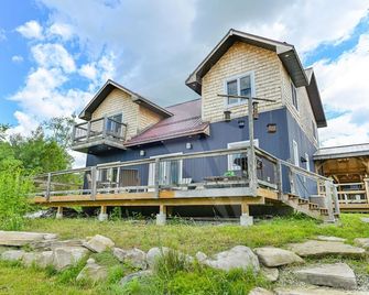●Rustic stylish Waterfront Cottage●Fishing●Kayaking●Cross country skiing - Belleville - Budova