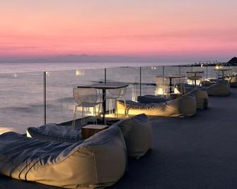 卡拉維爾套房酒店- 僅限成人入住 - 扎金索斯 - 海灘