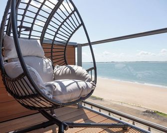 Beachfront Boutiquehotel - Flesinga - Balcón