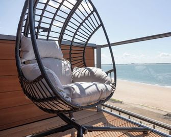 Beachfront Boutiquehotel - Vlissingen - Varanda