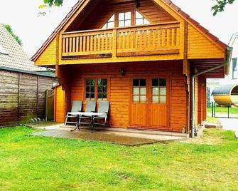 Summer-Wine - Goehren-Lebbin - Gebouw