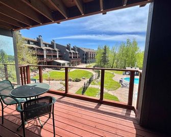 Lutsen Ski-In/Ski-Out | Lake View | Pet-Friendly - Lutsen - Balcony