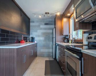 Spa & Lake Access - Le Chic Shack des 3 lacs - Asbestos - Cocina