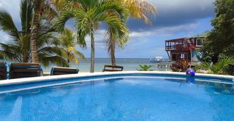 Fosters West Bay Resort - Coxen Hole - Basen