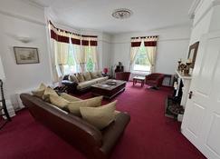 Hookwood Lodge - Horley - Vardagsrum