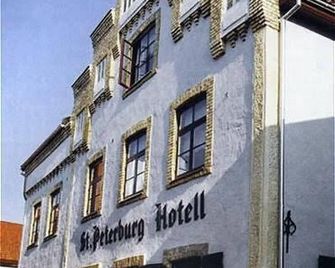 St. Peterburg - Pärnu - Edifício