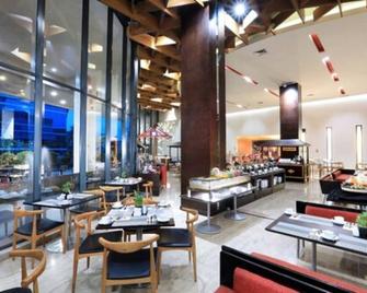Aston Palembang Hotel & Conference Centre - Palimbão - Restaurante