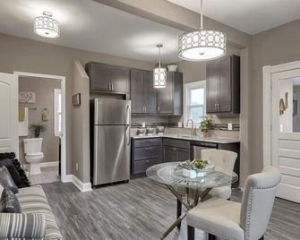 New Renovate Carondelet Park Holly Hillsyard - St. Louis - Kitchen