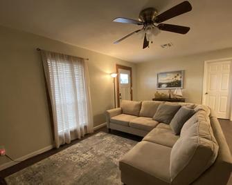 A Reel Good Time! Cozy 2 bedroom unit - Mead - Sala de estar