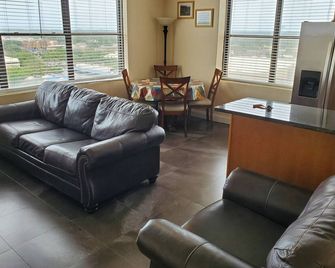 One Bedroom Downtown - ג'קסונוויל - סלון