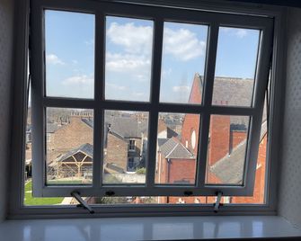 Diamonds Inn Ltd - York - Balcone