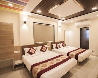 Onella Regency - Panchgani - Schlafzimmer