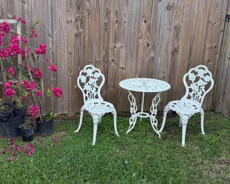 Cozy 1-bedroom guest house in quiet Cutler Bay with AC and private yard - Cutler Bay - Patio
