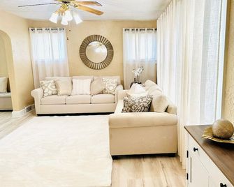 Nest of beauty in Niagara Falls - Niagara Falls - Living room