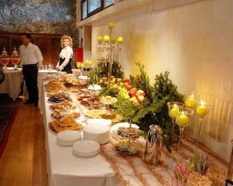 Leventis Art Suites - Panayítsa - Buffet