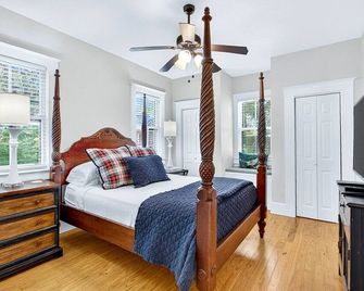 2br Cottage In Sanford Historic District - Sanford - Bedroom