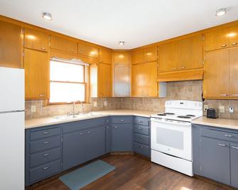 Fisher Street Getaway - McPherson - Keuken