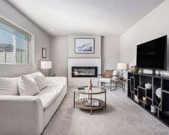 Omaha Charm! Cozy Comfort home in the heartland - Elkhorn - Sala de estar