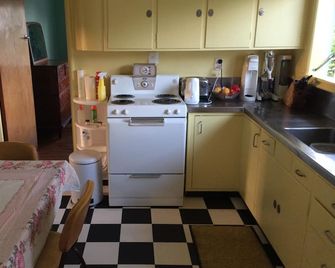 Classic 1950s house - Awhitu - Cocina