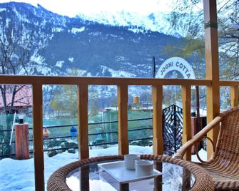 The Jogni Cottage - Manali - Balcony
