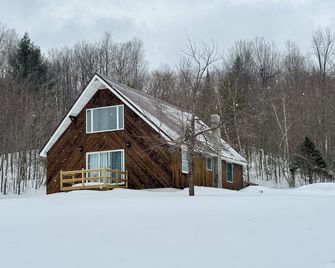 The Alpine Inn-Ski & Golf Retreat - Malone - Budova