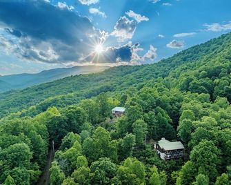 Franklin Nc Cabin Sleeps 10, Hot Tub, Game Room - Franklin - Вигляд зовні