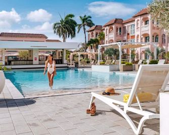 Caribbean Palm Village Resort - Noord - Pool