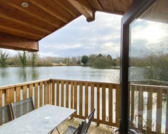 Woodlakes Park By Liv Retreats - King's Lynn - Balcón
