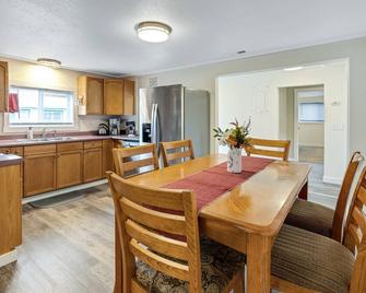 Quiet, Spacious Mt Adventure Hub On Main Street In Saint Regis - Saint Regis - Restaurant